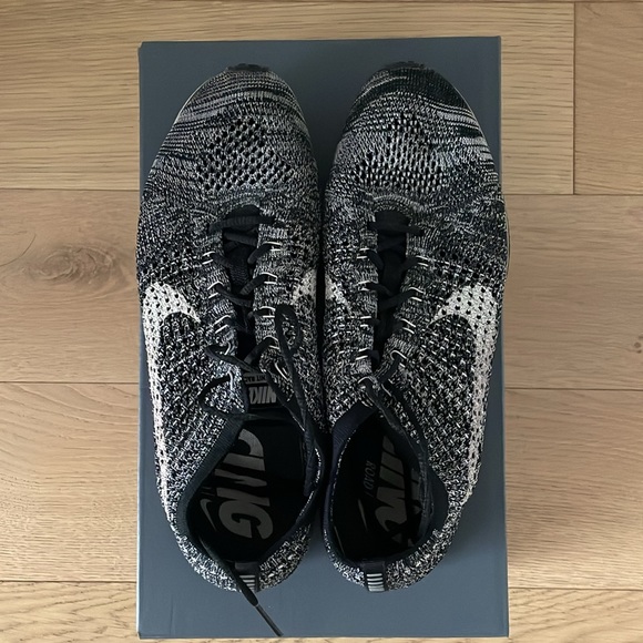 Nike Flyknit Oreo Sneakers - Picture 2 of 6